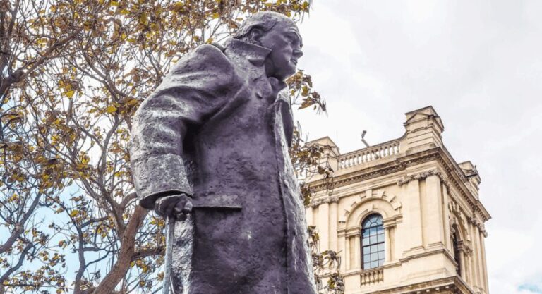 London: Churchill and World War 2 Walking Tour - War Memorials and Commemorative Sites