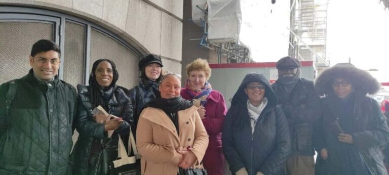 London: Family-Friendly Black Tudors Thames Walking Tour - Sensory Engagement and Interactive Elements