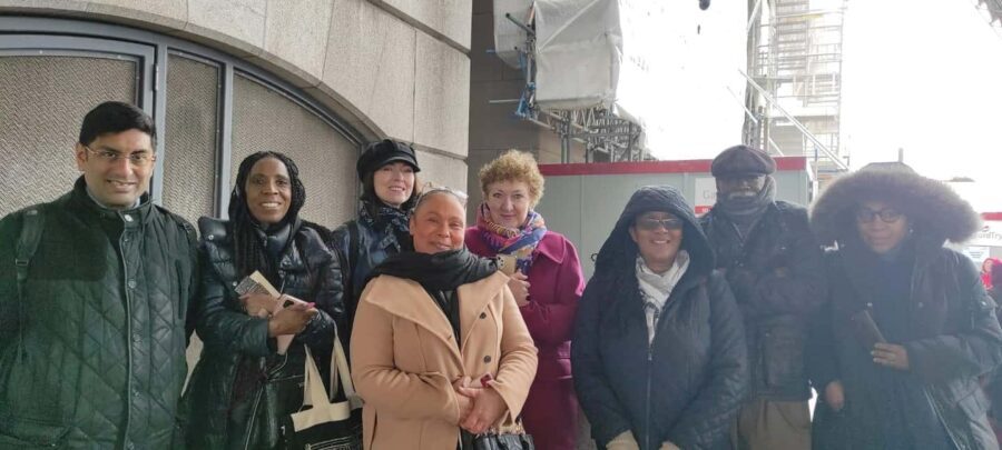 London: Family-Friendly Black Tudors Thames Walking Tour - Sensory Engagement and Interactive Elements