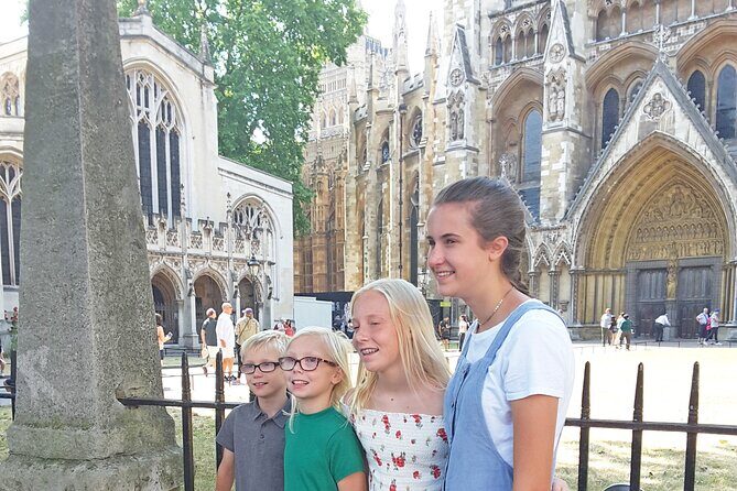 London Highlights Family-Friendly Walking Tour with Top Guide - Exploring Londons Highlights in a Family-Friendly Way