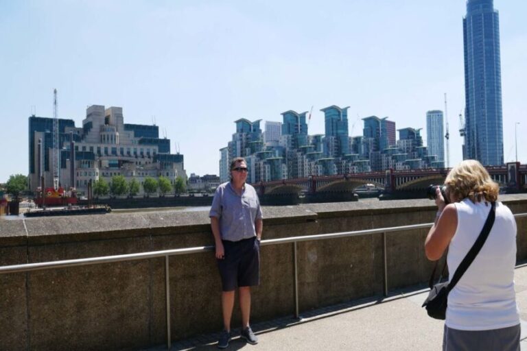 London: James Bond Small Group Mini Coach Tour - The Experience and Its Value