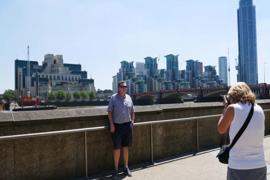 London: James Bond Small Group Mini Coach Tour - The Experience and Its Value