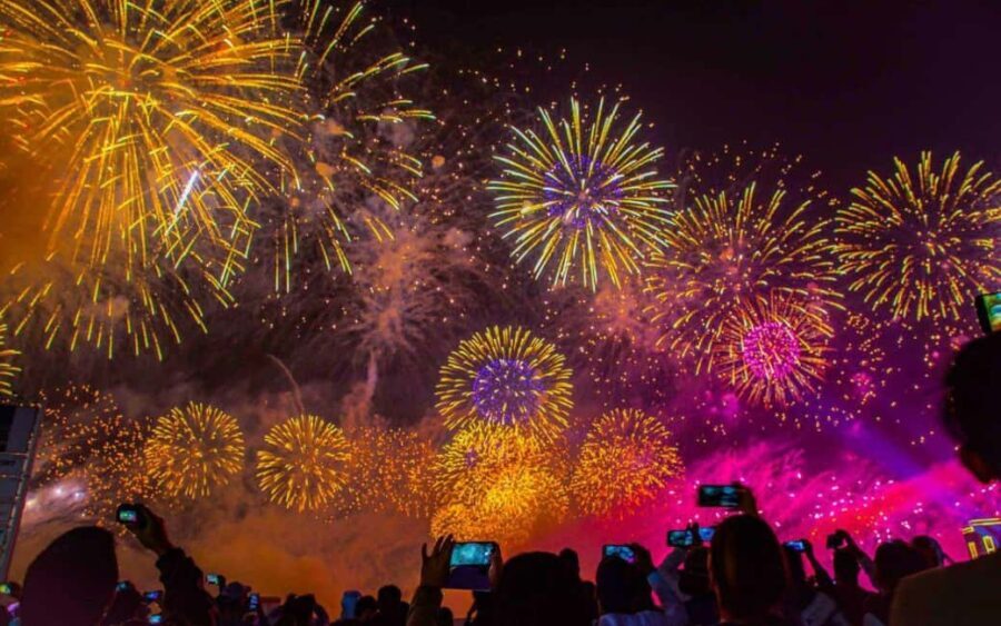 London: NYE Fireworks, Dinner & Cable Car Experience - Is This Experience Right for You?