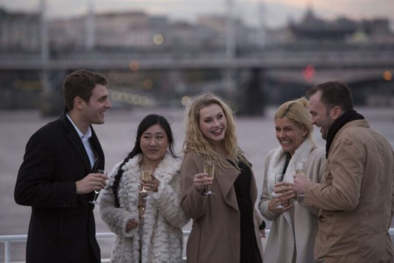 London: River Thames Evening Cruise with Bubbly and Canapés - The Experience: What You Can Expect