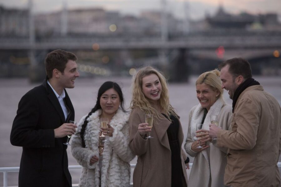 London: River Thames Evening Cruise with Bubbly and Canapés - The Experience: What You Can Expect