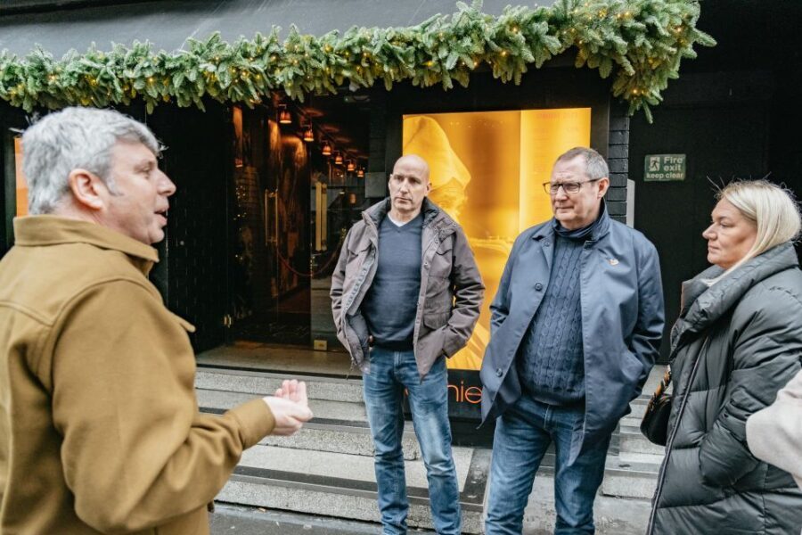 London: Rock and Roll Taxi Tour - The Pickup and Journey