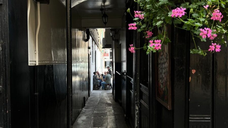 London: Royal Historic Pubs Walking Tour - Who Will Love This Tour?