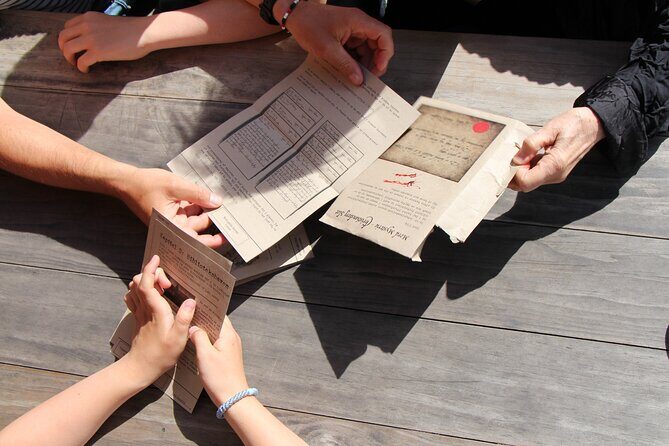 London Self-Guided Murder Mystery Tour by Buckingham Palace - Weighing the Cost and Value