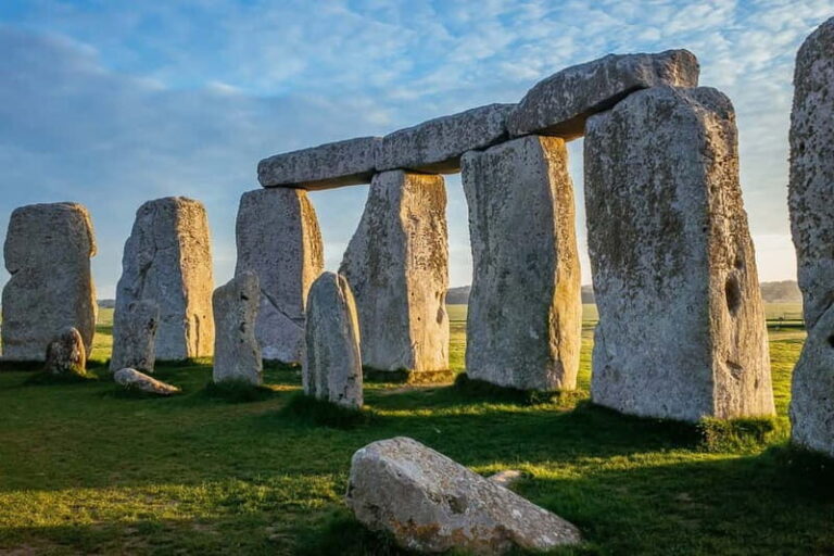 London: Small Group Stonehenge and Bath Tour & Secret Site - A Closer Look at the Tour Experience