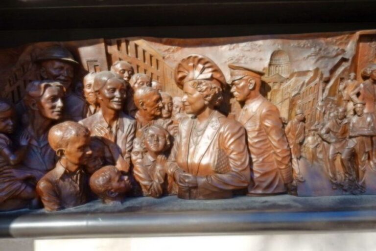 London: Smartphone Heritage Walks Trafalgar Square - The Sum Up: Who Should Consider This Experience?