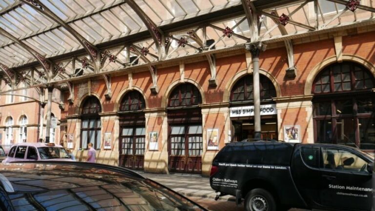 London: The Beatles Walking Tour of Marylebone and Abbey Rd - Starting Point: London Beatles Store
