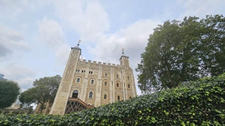 London: Tower of London and Crown Jewels Easy Access Tour - What’s Included & What’s Not