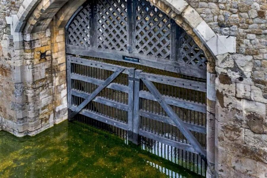 London: Tower of London and Crown Jewels Private Guided Tour - The Practical Side: What to Expect