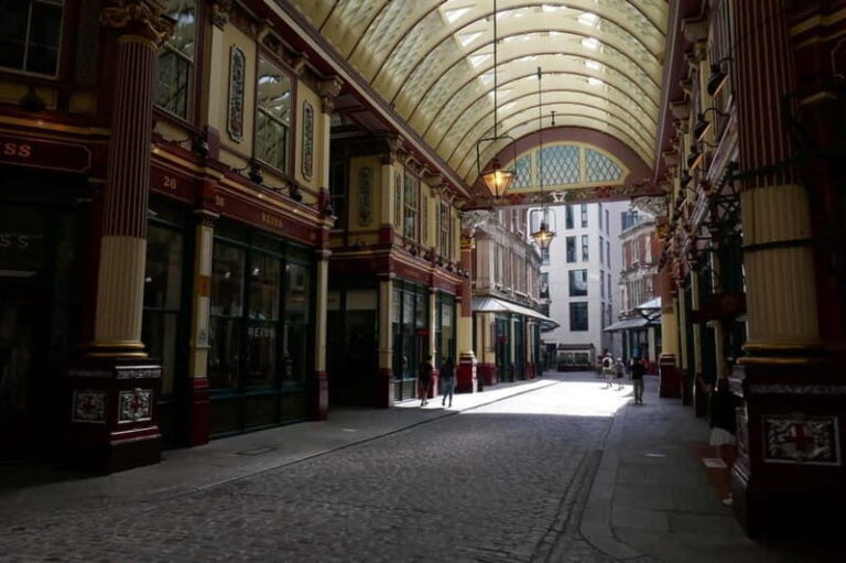 London: Walking Tour of the Secret Square Mile - Exploring Hidden Corners and Secret Sights