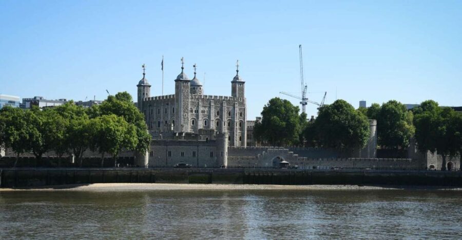 London: Westminster Walking Tour & The Tower of London Entry - Practical Tips for Making the Most of It