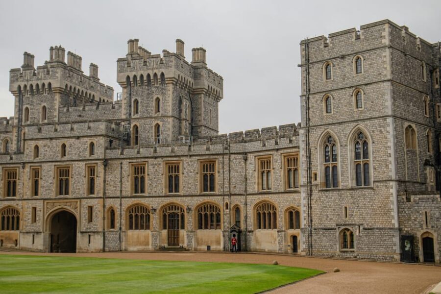 London:Windsor Castle, Stonehenge & Bath Day Trip with Local - FAQs