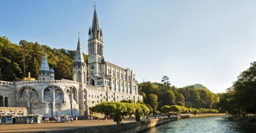 Lourdes: Private Guided Tour in the Sanctuary - The Benefits of a Private Guided Tour