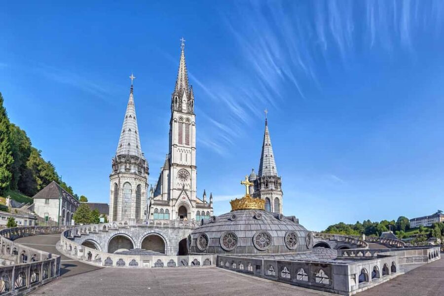 Lourdes: Private Walking Tour with Local Guide - Exploring Lourdes on a 3-Hour Guided Tour