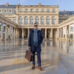 Louvre area photo shoot by Paris photographer - The Real Value of This Experience