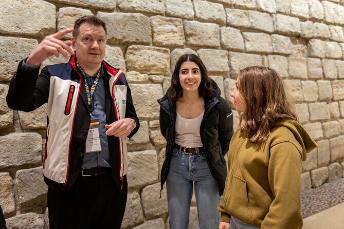 Louvre Museum : Kids-Friendly Private Tour with Entry Tickets - The Guide and the Experience