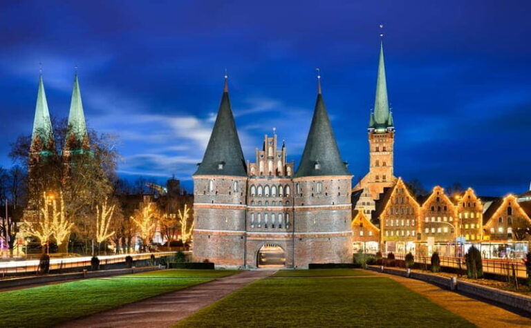 Lübeck: Christmas Market and Historical Walking Tour - The Experience in Detail