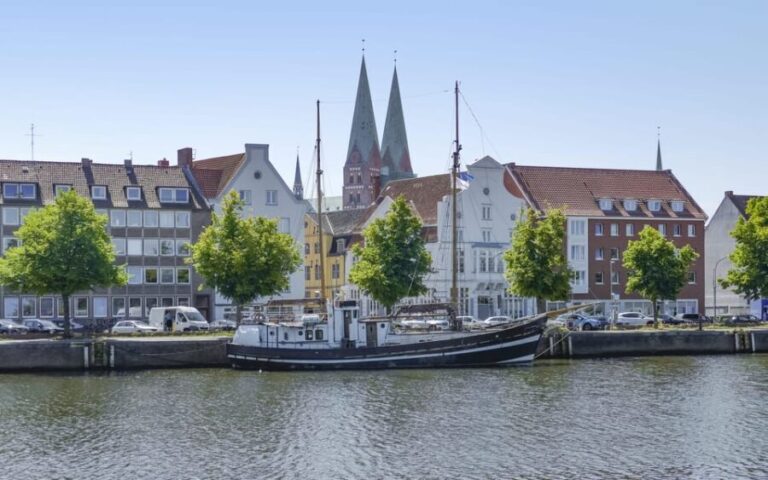 Lübeck: Express Walk with a Local - Who Would Love This Tour?