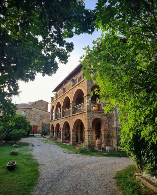 Lucignano: Guided Hike with Fortress Visit - The Sanctuary of Madonna della Querce