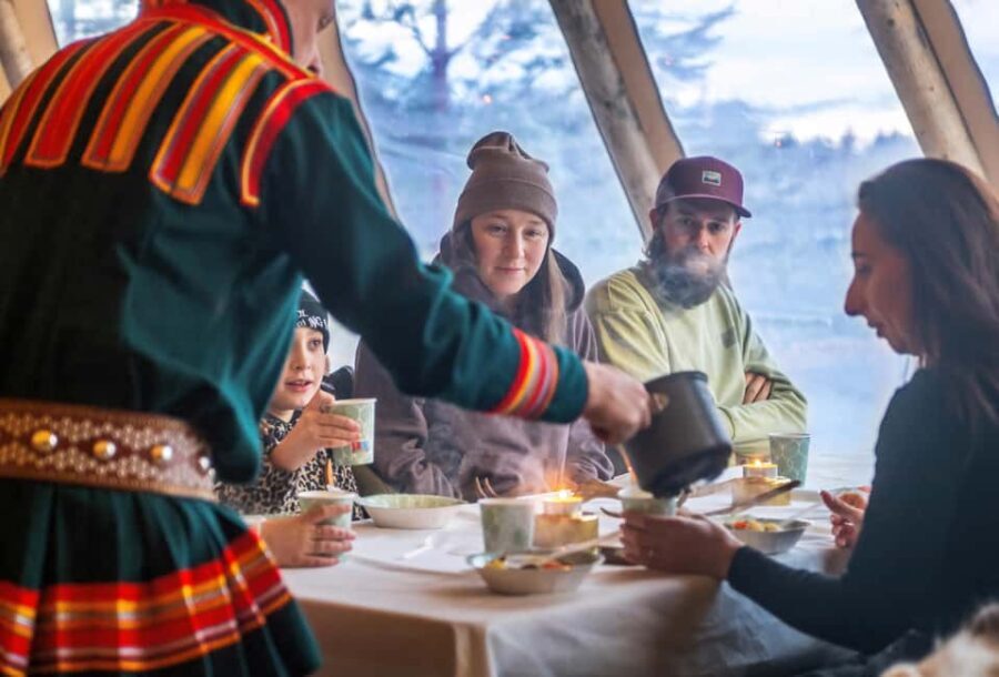 Luleå: Meet and Feed the Reindeer  Short Experience - Who Should Consider This Tour?