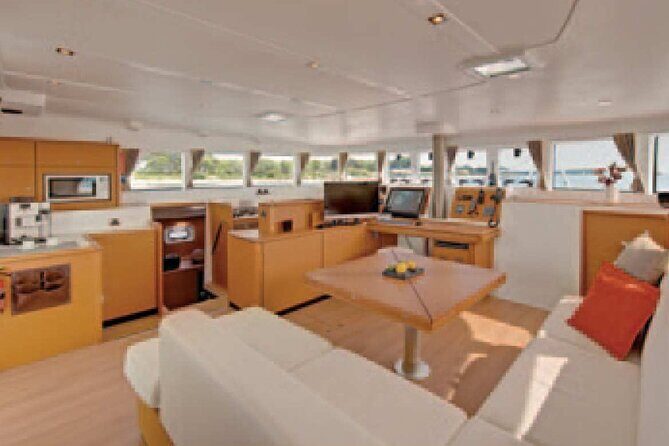 Luxury Hawaiian Sea Turtle, Dolphin Sail and Kona Snorkel - The Sum Up