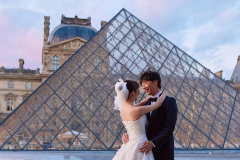 Luxury Paris Couple Photoshoot at Iconic Locations - Exploring the Experience