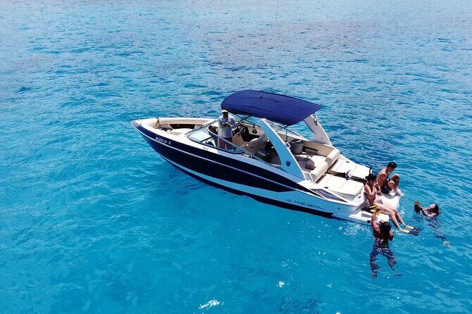 Luxury Private Boat Charter in Big Island Hawaii - Key Points