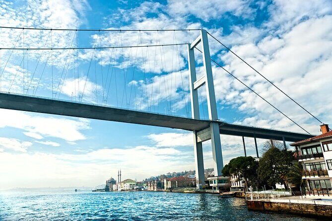 Luxury Yacht Bosphorus Cruise with Stop in Asia - Guide Included - The Experience from the Reviews