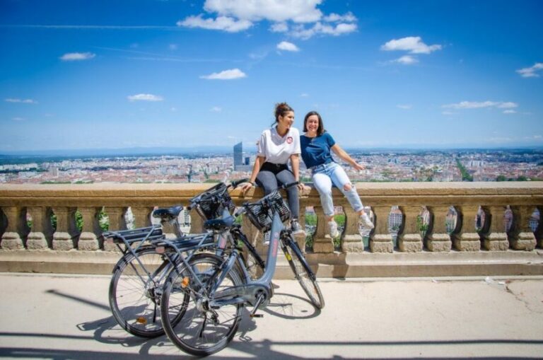 Lyon : 2 hills electric bike tour - Exploring Vieux Lyon and the Riverbank