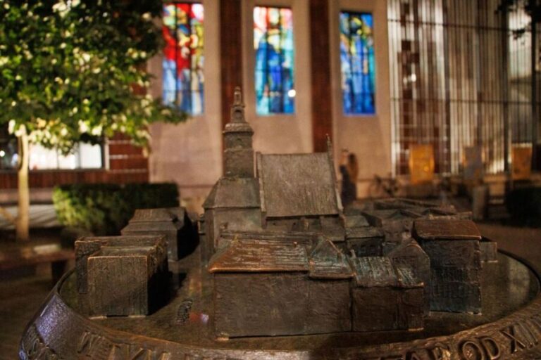 Macabre Krakow Walking Tour in English - Who Will Love This Tour?