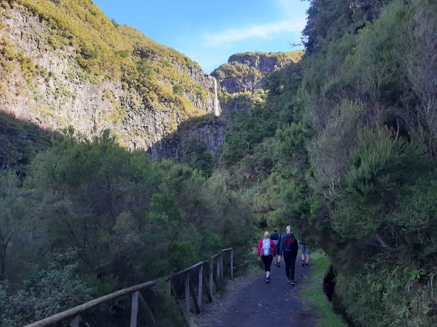 Madeira: Private Walking Tour of Levada das 25 Fontes PR6 - The Scenic Route and Highlights