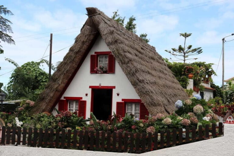 Madeira: Santana Jeep Safari and Balções Levada Walk - Off-Road Adventure and Hidden Wilderness