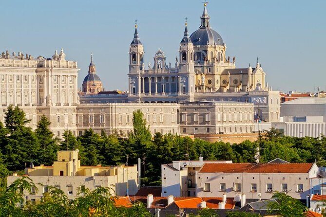 Madrid Airport MAD Round-Trip Private Transfer in Luxury Van - Who Is This Service Best Suited For?