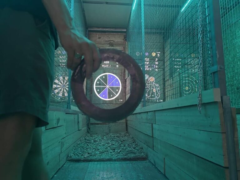 Madrid Atocha : Interactive Axe Throwing 2h - What You Can Expect from Madrid Atochas Axe Throwing Experience