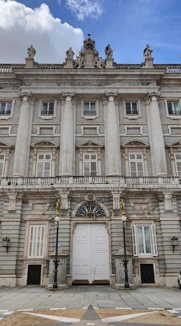 Madrid: Guided tour of the Royal Palace in French - A Closer Look at the Itinerary