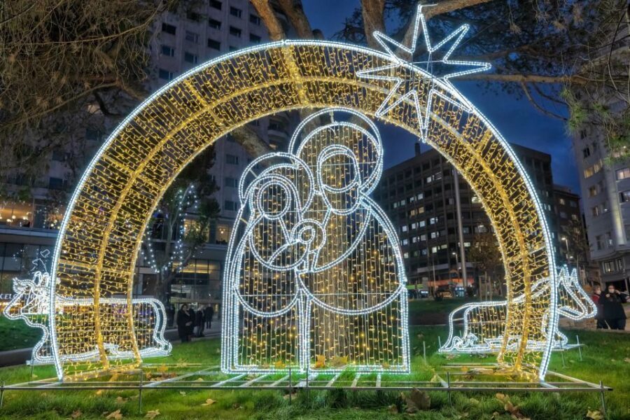 Madrid: Open-Top Double-Decker Christmas Bus Tour with Guide - Who Will Love This Tour?