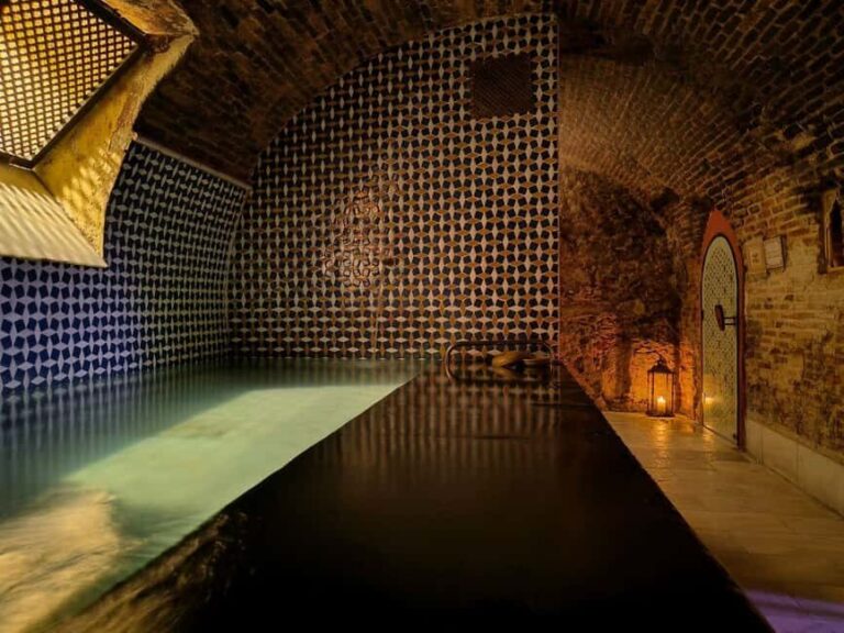 Madrid - Plaza Mayor: Bath and Relaxing Massage - The Massage & Its Role