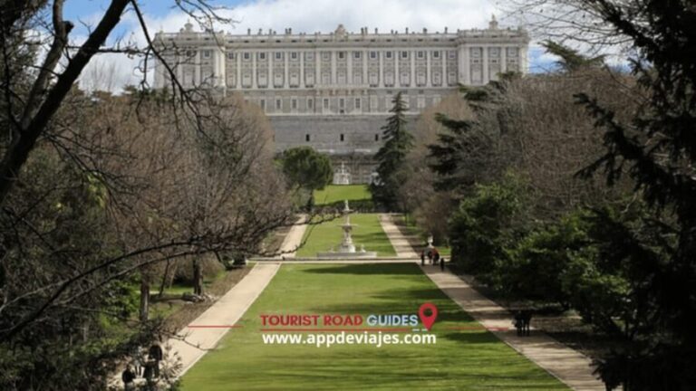 Madrid: Private Walking Tour 4 hours with Royal Palace - What’s Included and What’s Not
