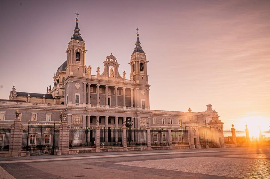 Madrid: Private Walking Tour & Photo Shoot - Breaking Down the Itinerary