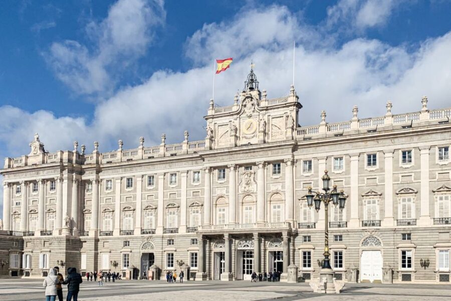 Madrid: Royal Palace Tour, Flamenco Show, & Tapas with Drink - FAQs