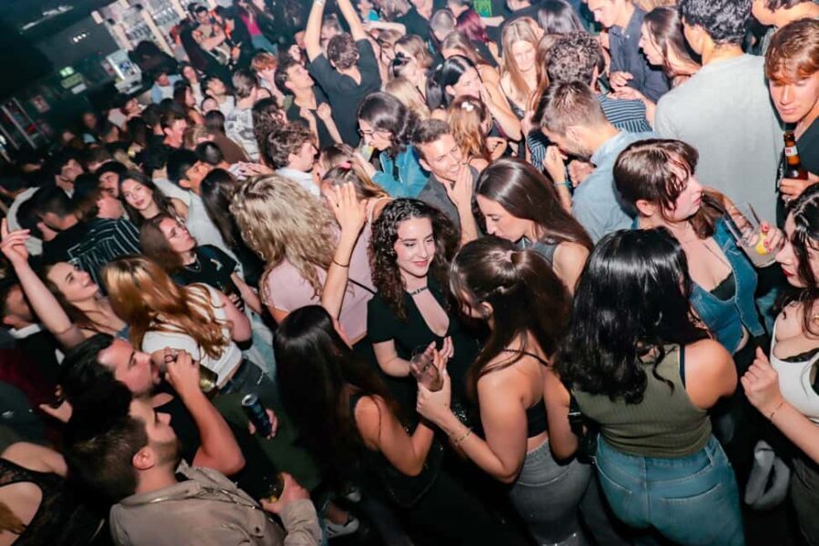 Madrid: Top Pub Crawl with Drinks and Free Nightclub Entry - Authentic Experiences from Reviews