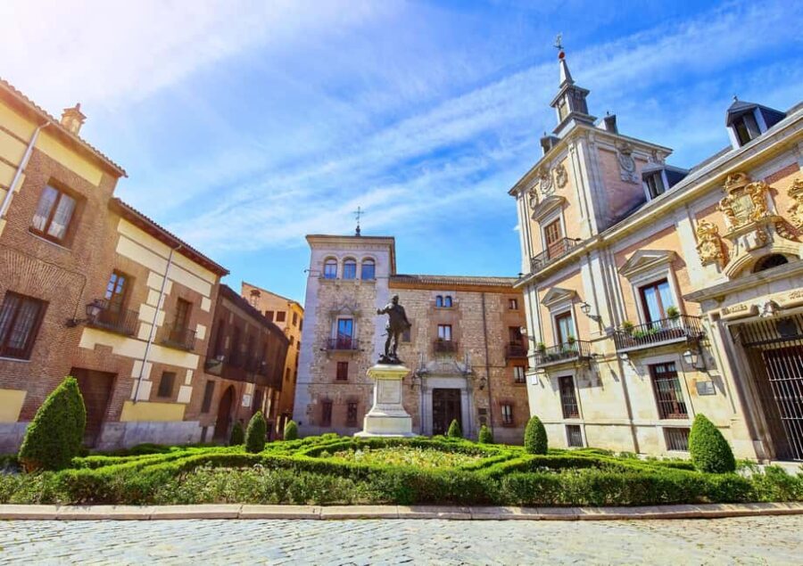 Madrid: Walking tour of Barrio de las Letras and Madrid de los Austrias - The Heart of Madrid: Puerta del Sol and Plaza Mayor