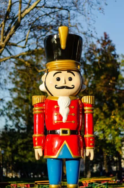 Magical Porto Christmas Lights Night Tour 1:30h - Starting Point and Transportation