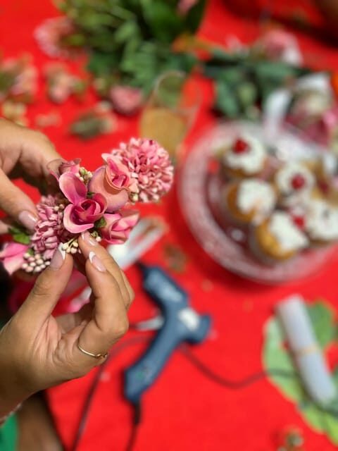 Make a traditional "tocado" sevillano - What’s Included and How It Works