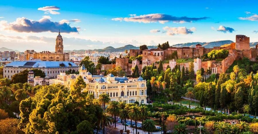 Málaga: Cathedral, Alcazaba, Roman Theater Walking Tour - The Highlights in Detail