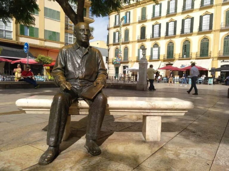 Malaga: old town walking tour & flamenco show - Exploring Malaga’s Old Town